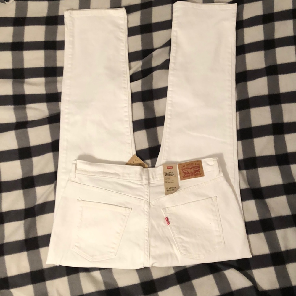 NWT Levi’s Classic Straight Leg.